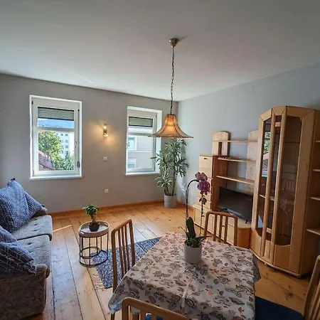 Spacious In Tyrolean Flat Appartamento Innsbruck